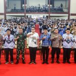 Pj. Walikota Mojokerto Moch. Ali Kuncoro SSTP, M. Si, bersama Forkompinda didampingi Kadis Pendidikan & Kebudayaan Ruby Hartoyo, S.Sos. MM dan Ketua PGRI Mulib, S.Pd, M.Pd