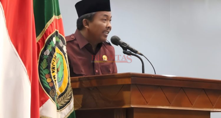 Juru Bicara F- PKB DPRD Kabupaten Mojokerto M. Agus Fauzan saat membacakan Pendapat Akhir persetujuan F- PKB atas R - APBD 2025