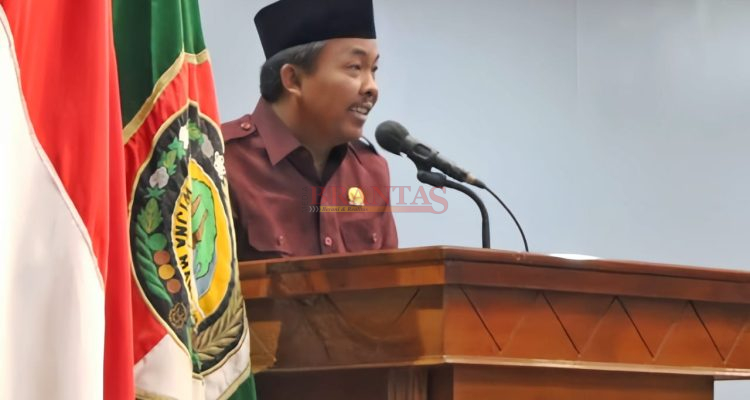 Juru Bicara F- PKB DPRD Kabupaten Mojokerto M. Agus Fauzan saat membacakan Pendapat Akhir persetujuan F- PKB atas R - APBD 2025