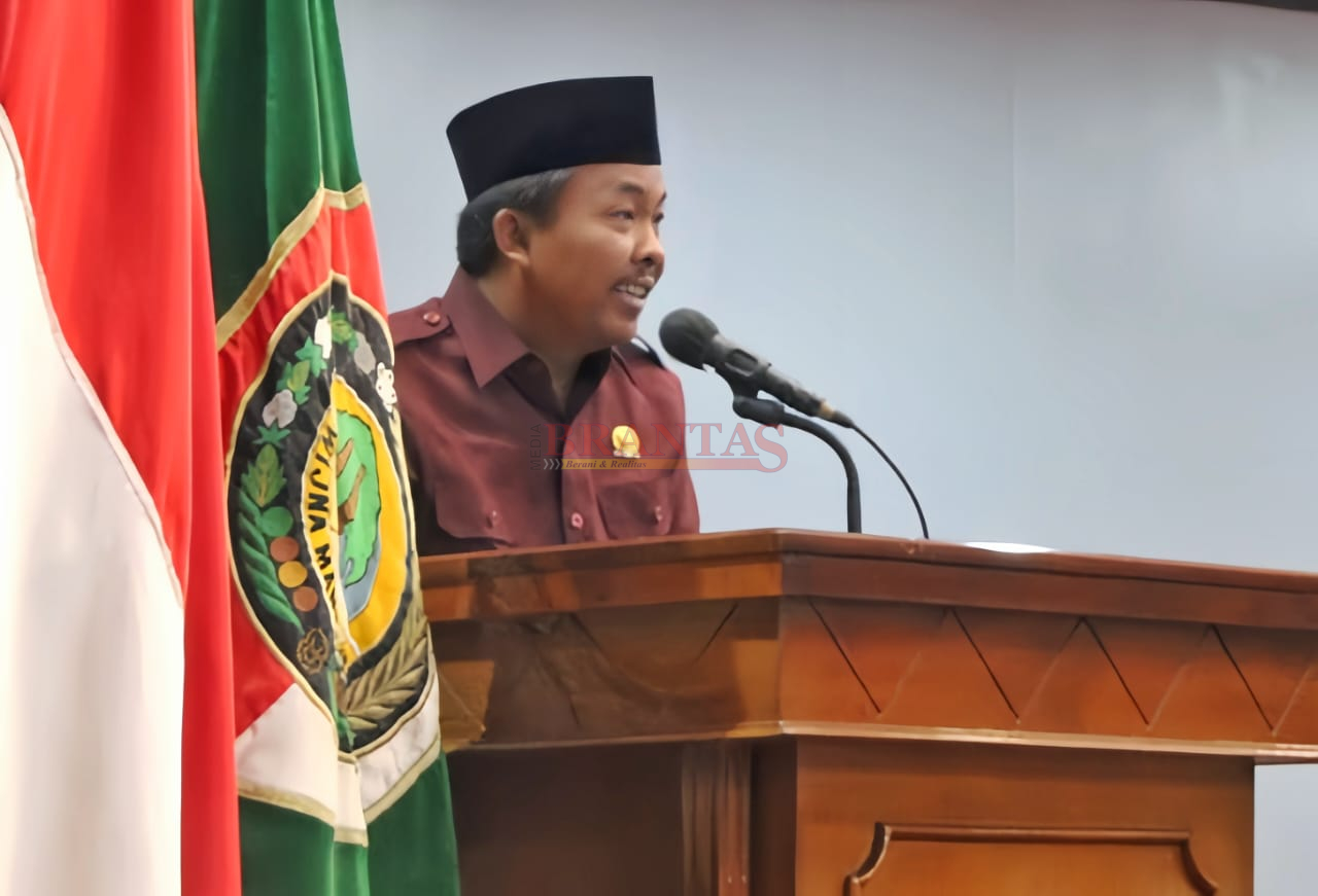 Juru Bicara F- PKB DPRD Kabupaten Mojokerto M. Agus Fauzan saat membacakan Pendapat Akhir persetujuan F- PKB atas R - APBD 2025