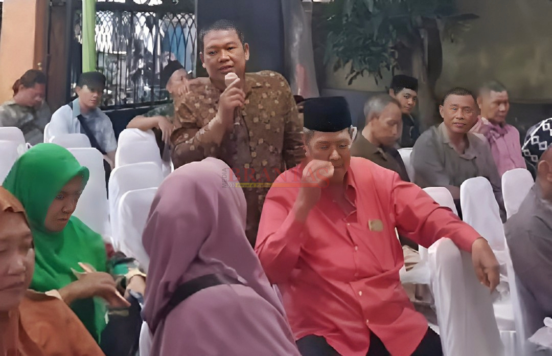 Salah satu Tokoh Masyarakat mengusul pembangunan Musholla kepada Gus Atok saat mengelar RESES Tahap I Tahun 2024