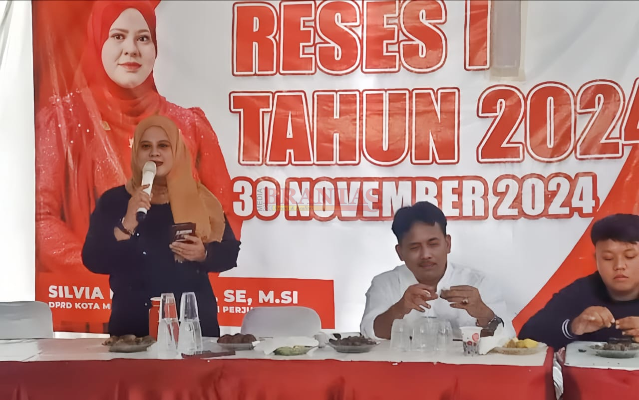 Anggota DPRD Kota Mojokerto Dari Fraksi PDI-Perjuangan Silvia Elya Rosa Saat menGelar RESES Tahap I Tahun 2024 di Kemesan Blotto