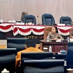 Ketua DPRD Kota Mojokerto Ery Purwanti didampingi Ketua Bapemperda DPRD Kota Mojokerto, Deny Novianto ST saat memimpin Rapat Sinkronisasi dan Harmonisasi Tiga Raperda Inisiatif di Ruang utama Gedung DPRD Kota Mojokerto..
