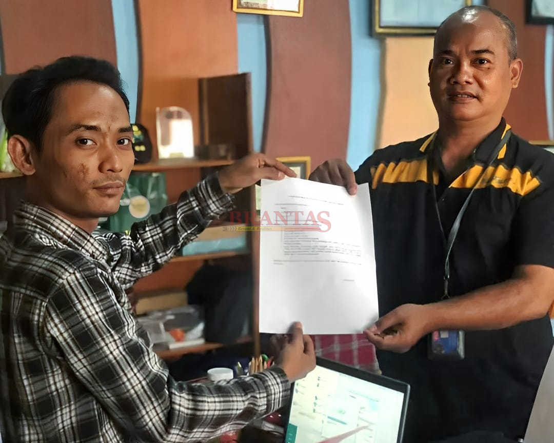 Wartawan Senior Harian Bangsa Rahmat Syaiful Aris yang dikenal dekat dengan Bupati terpilih Gus Barra saat mendaftar sebagai Ketua PWI Mojokerto - Raya