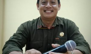 Juri Bicara Komisi II DPRD Kabupaten Mojokerto Heri Suyatnoko, SE Dari Fraksi Nasdem Saat memberikan Keterangan Kepada Wartawan