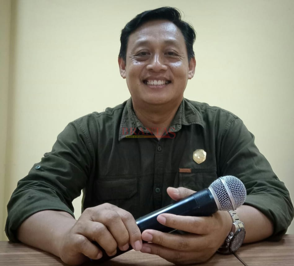 Juri Bicara Komisi II DPRD Kabupaten Mojokerto Heri Suyatnoko, SE Dari Fraksi Nasdem Saat memberikan Keterangan Kepada Wartawan