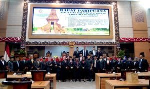 Bupati Mojokerto Terpilih Dr H Muhammad Albara, LC. M.Hum ( Gus Barra) photo bersama dengan Anggota DPRD Kabupaten Mojokerto