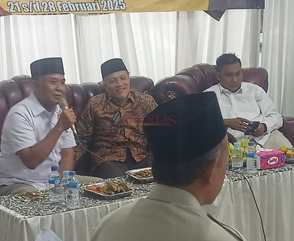 Kades Wringinrejo Suhartono SH saat menyampaikan sambutannya saat RESES Abah Dayat Wakil Ketua DPRD Provinsi Jatim