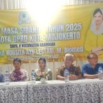 Anggota DPRD Kota Mojokerto dr. Dhita Roosita Ayu Lestari M.Biomed saat mengelar Reses tahap 1 Tahun 2025