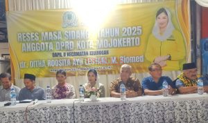 Anggota DPRD Kota Mojokerto dr. Dhita Roosita Ayu Lestari M.Biomed saat mengelar Reses tahap 1 Tahun 2025