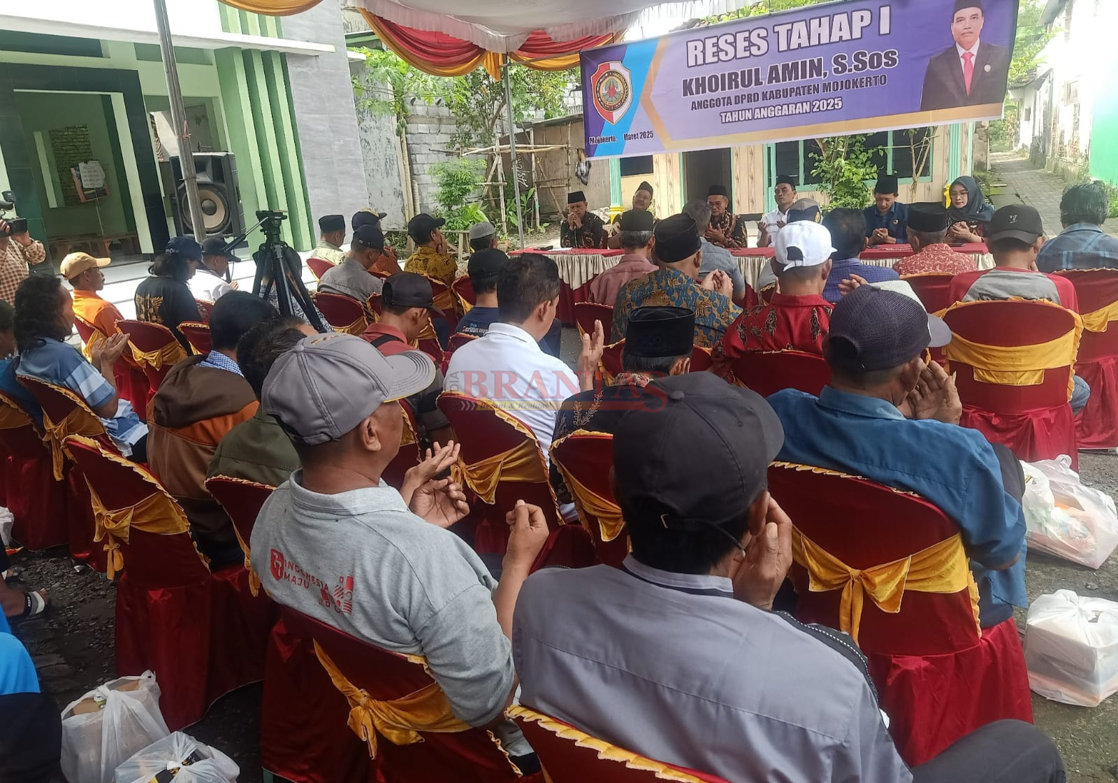 Ratusan Warga dan tokoh masyarakat menghadiri Reses Wakil Ketua DPRD Kabupaten Mojokerto H. Khoirul Amin, S.Pd, yang saat menghadiri Reses dan Do'a Bersama