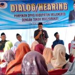 Wakil Ketua DPRD Kabupaten Mojokerto H.Khoirul Amin, S.Sos saat menggelar Dialog Dengan Tokoh Masyarakat Bahas Masalah Kepersertaan KIS dan BPJS