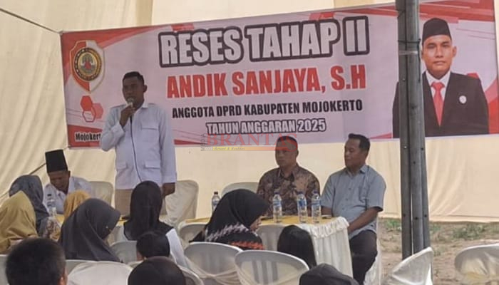 Anggota DPRD Fraksi Gerindra Andik Sanjaya Gelar Reses Kades Brayung Keluhkan Jalan Rusak yang Kunjung Dibangun DPRD Kabupaten Mojokerto