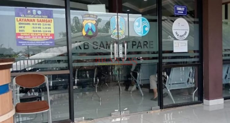 Pasca Kerusuhan Samsat Katang Layani Masyarakat di Kantor Bersama Samsat Pare 1 KB Samsat Katang
