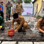 MOJOKERTO - Gus Bupati Lakukan Peletakan Batu Pertama Program PPKT di Desa Mojopilang Kemlagi Mojokerto PPKT
