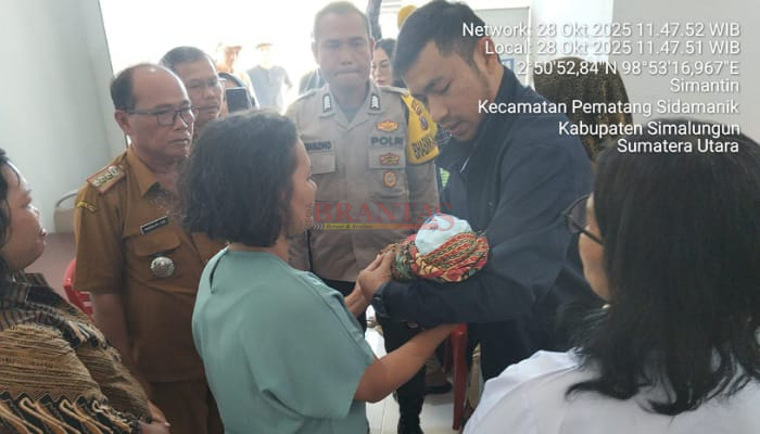 Pastikan Perlindungan dan Perawatan Aman Kanit Reskrim Polsek Sidamanik Serahkan Bayi Temuan ke Dinas Sosial 1 Polres Simalungun