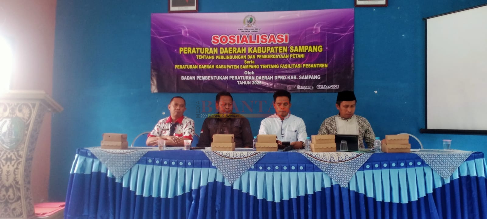 SAMPANG - DPRD Sampang Sosialisasikan Dua Perda Penting untuk Petani dan Pesantren 1 DPRD Sampang