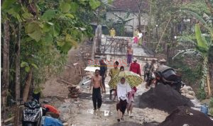 SAMPANG - Dua Proyek Jembatan di Sampang Terlambat BPBD Beri Peringatan Tegas ke Kontraktor BPBD Sampang