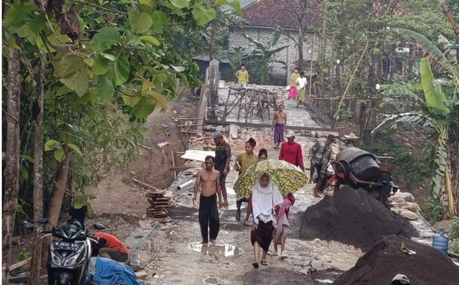 SAMPANG - Dua Proyek Jembatan di Sampang Terlambat BPBD Beri Peringatan Tegas ke Kontraktor BPBD Sampang