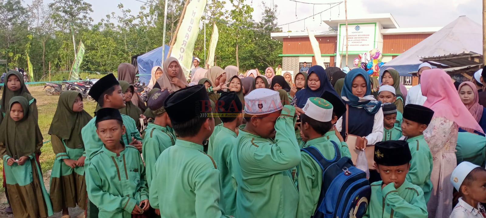 Pondok Pesantren Al-Mubarak Lanbulan