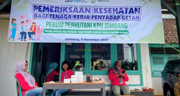 Perhutani Jombang Gandeng RSUD Gelar Cek Kesehatan Gratis untuk Tenaga Sadap Getah Pinus Wonosalam 1 cek kesehatan gratis