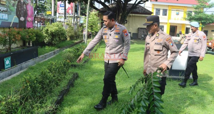 MAGETAN – Korve Penuh Semangat Dalam Menjaga Kebersihan Kapolres Magetan Turun Langsung Dukung Gerakan Indonesia ASRI 1 Gerakan Indonesia ASRI