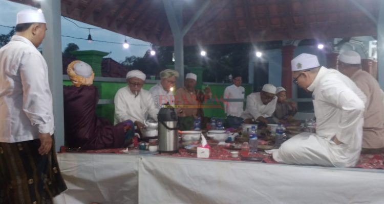 SAMPANG - Tahlilan 7 Hari Nyaih Hj Masodah Binti KH Yahya Berlangsung Khidmat Dihadiri Habaib dan Ulama 1 tahlilan