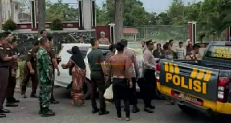 Usai Persidangan Bujang Rimbo Pengadilan Negeri Tebo Ricuh Pengadilan Negeri Tebo