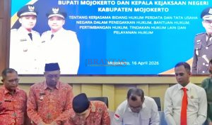 Bupati Gus Barra Didampingi Wabup menandatangani MoU dengan Kejaksaan Negeri Mojokerto
