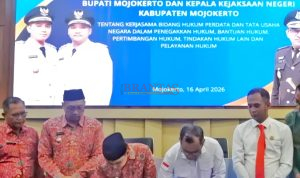 Bupati Gus Barra Didampingi Wabup menandatangani MoU dengan Kejaksaan Negeri Mojokerto