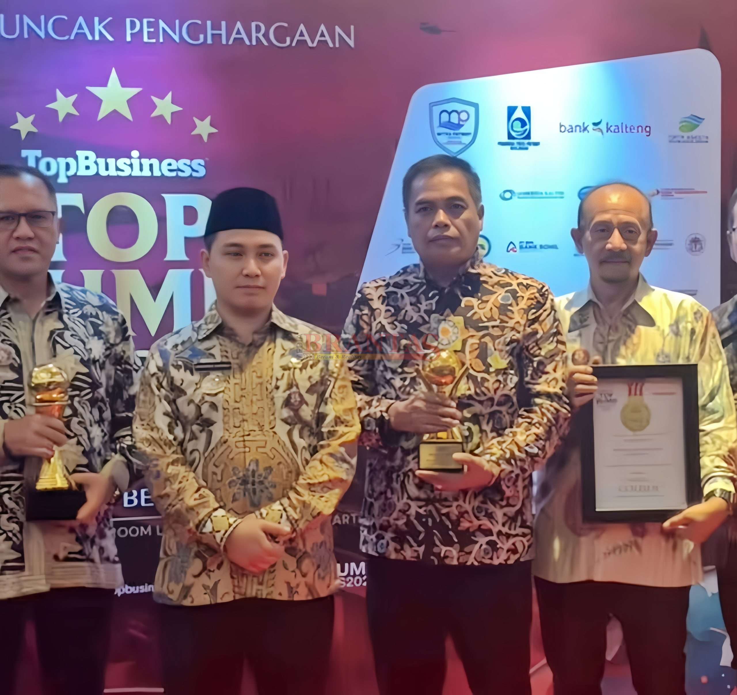 Bupati Gus Barra Bersama Sekda Teguh, Asisten Nuryadi didampingi Direktur PERUMDAM Mojopahit Mojokerto Fayakun Hidayat