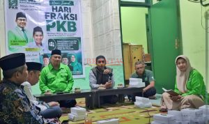 Ketua DPC PKB Kota Mojokerto H. Junaedi Malik, SE ( Gus Juned ) Didampingi Ketua Fraksi PKB, H. Wahju Nur Hidajat, SH MH, Waka DPRD H. Hadi Prayitno SH dan Ketua Komisi I Dra. Hj. Enny Rahmawati serta Gus Athok saat menyampaikan sambutannya