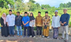 Keluarga Besar Penanggung jawab kegiatan Khotmil Qur'an di Makam Mbah Sentono Hadi Purwanto, SH MH