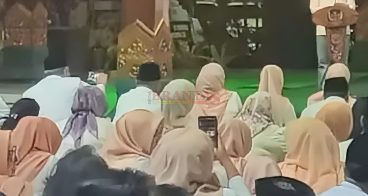 IMG-20260510-WA0010 Bupati Gus Barra saat menyampaikan arahan dan sambutannya pada acara malam tasyakuran hari Jadi Kabupaten Mojokerto ke - 733
