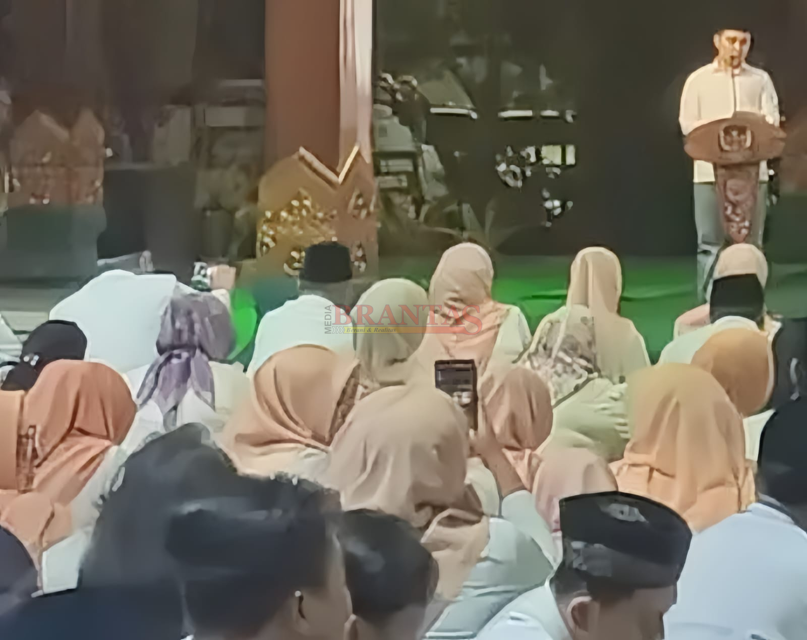 Bupati Gus Barra saat menyampaikan arahan dan sambutannya pada acara malam tasyakuran hari Jadi Kabupaten Mojokerto ke - 733