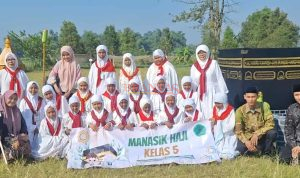 IMG-20260514-WA0003 Jamaah haji Kloter 1 dengan Pembimbingnya Hj. Indah Masruroh, S.P.d.I dan Bu Khairiyah Agustin, S.S