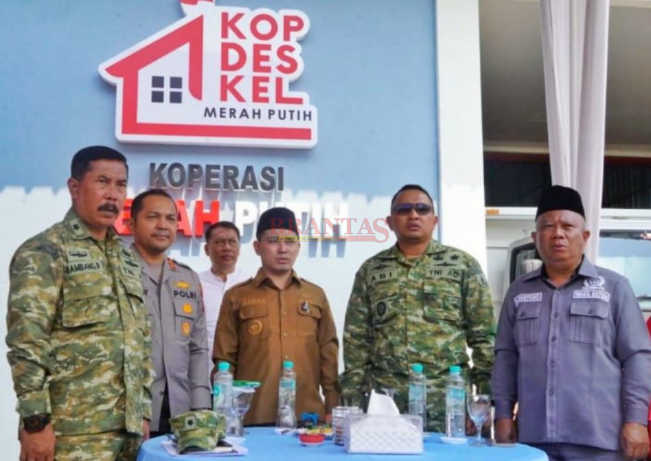 Bupati Gus Barra Didampingi Wakil Ketua DPRD Kabupaten Mojokerto Abah Hartono, SH, menghadiri Launching KDKMP di Seduri Mojosari