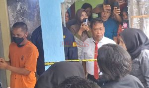 IMG-20260522-WA0016 Tersangka Sat, didampingi Kuasa Hukum nya Advokat Kondang Alex Askohar, SH, MH saat melakukan Rekonstruksi