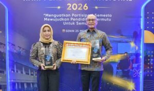 IMG-20260526-WA0033 Walikota Mojokerto Hj. Ika Puspitasari, SE ( Ning Ita) didampingi Kepala Dinas Pendidikan dan Kebudayaan Kota Mojokerto Agung Moeljono Soebagijo, SH, MH, Memegang 2 Penghargaan Tingkat Nasional