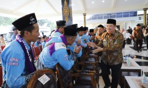 JOMBANG - Bupati Warsubi Lepas Keberangkatan Jemaah Haji Jombang Kloter 60 & 61 ke Tanah Suci Kabupaten Jombang