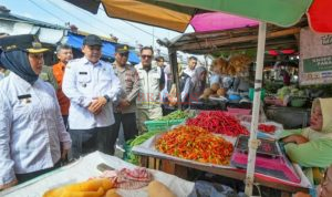 Walikota Ning Ita Didampingi Wawali Cak Sandy saat melakukan Sidak ke Pasar Tanjung dan berdialog dengan para pedagang pasa