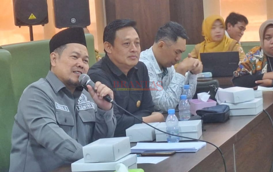Sekretaris Komisi II DPRD Kabupaten Mojokerto H. Imam Sutarso SE, ( Fraksi PKS ) saat memberikan penjelasan kepada para Paguyuban KDMP