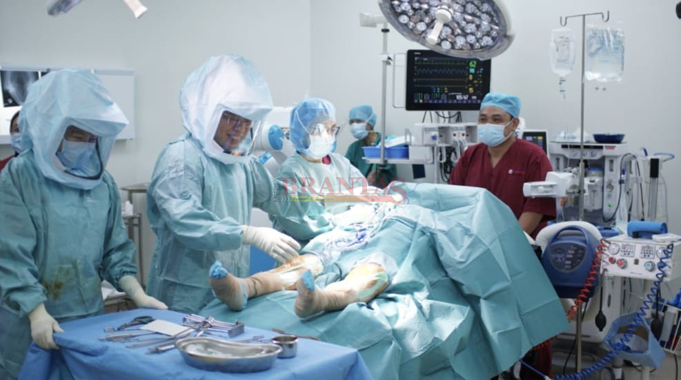 Dr. Lee Woo Guan