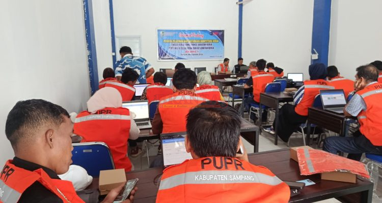 SAMPANG - DPUPR Sampang Cetak Tenaga Konstruksi Kompeten 40 Peserta Ikuti Pelatihan dan Sertifikasi K3 Jenjang 4 DPUPR Sampang