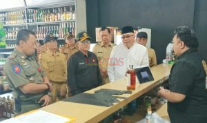IMG-20260707-WA0010(1) Sekda Teguh Pimpin TP2MB Lakukan Sidak di Sejumlah Tempat Usaha Yang Menjual Minol di Ngoro
