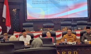 IMG-20260721-WA0004 Ketua Komisi III DPRD Kota Mojokerto Indro Tjahjono, Didampingi Ketua DPRD Kota Mojokerto Ery Purwanti saat RDP Dengan Kepala Sekolah SMP Negeri 3