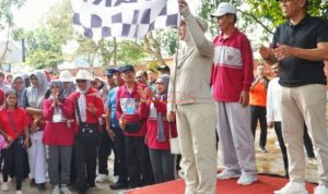 IMG-20260731-WA0004 Walikota Ning Ita Didampingi Sekda Gaguk melepas Jalan Sehat HUT PWRI ke - 64 di Taman Kehati