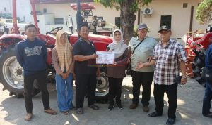 JOMBANG - Pemkab Jombang Salurkan 12 Unit Alsintan Bantuan Kementan RI Percepat Modernisasi Pertanian dan Tingkatkan Kesejahteraan Petani Dinas Pertanian Kabupaten Jombang