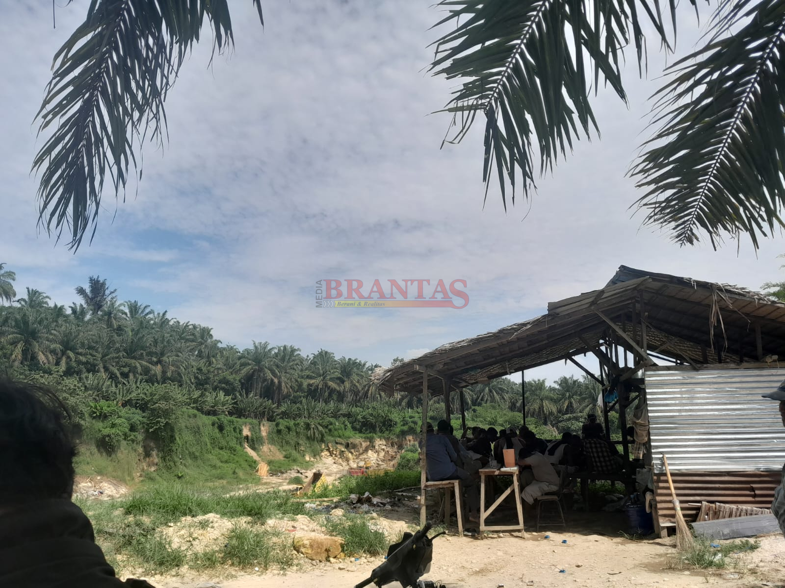 penambangan batu padas