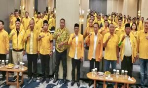 1000652671 Ketua DPD Partai Golkar Jatim H. Ali Mufthi Didampingi Ketua DPD Partai Golkar Kabupaten Mojokerto H. Winajat SH, saat Rakerda